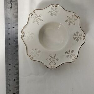 Elegant White Snowflake Tea Light Holder Yankee Candle